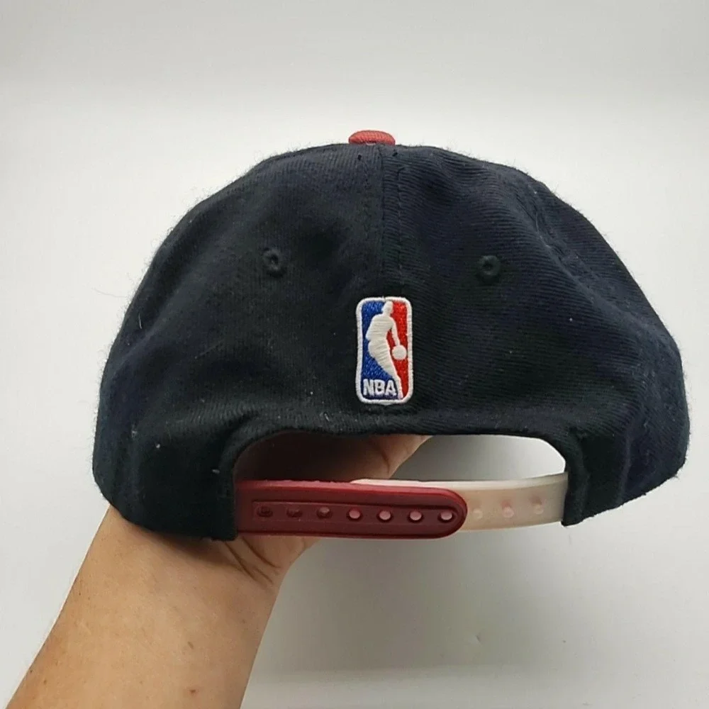 Miami Heat Hat Cap Snap Back One Size Black NBA Basketball Draft Cap Adidas Mens